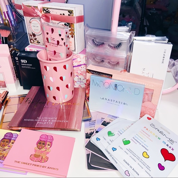 MAKEUP - Picture 5 of 9